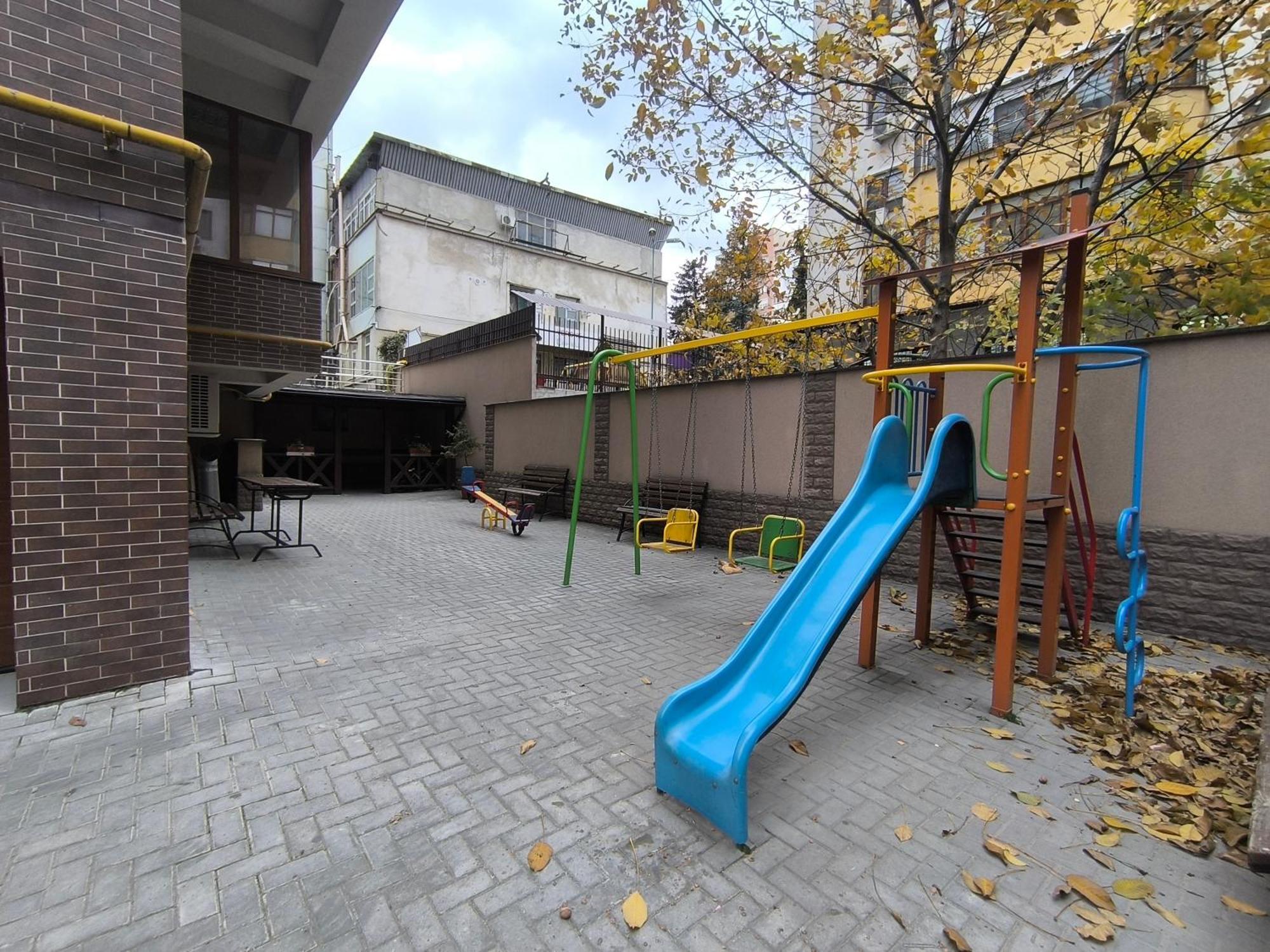 Spacious Apartment With Terrace Chisinau Exterior photo